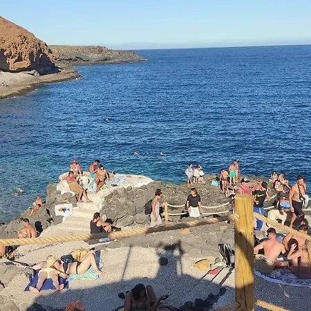 Your Terrace On The Ocean דירה